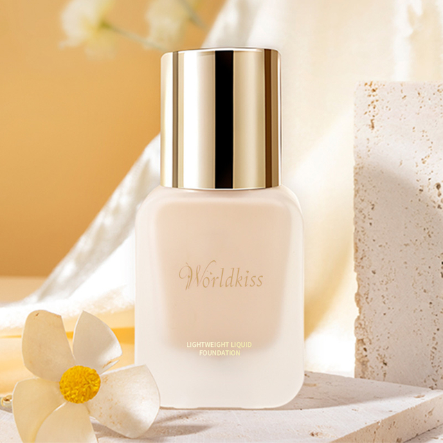 Легкий тональный крем для контроля жирности | Полное покрытие и стойкий увлажняющий макияж